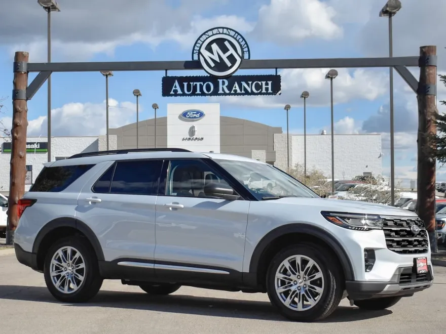 2025 Ford Explorer photo 1