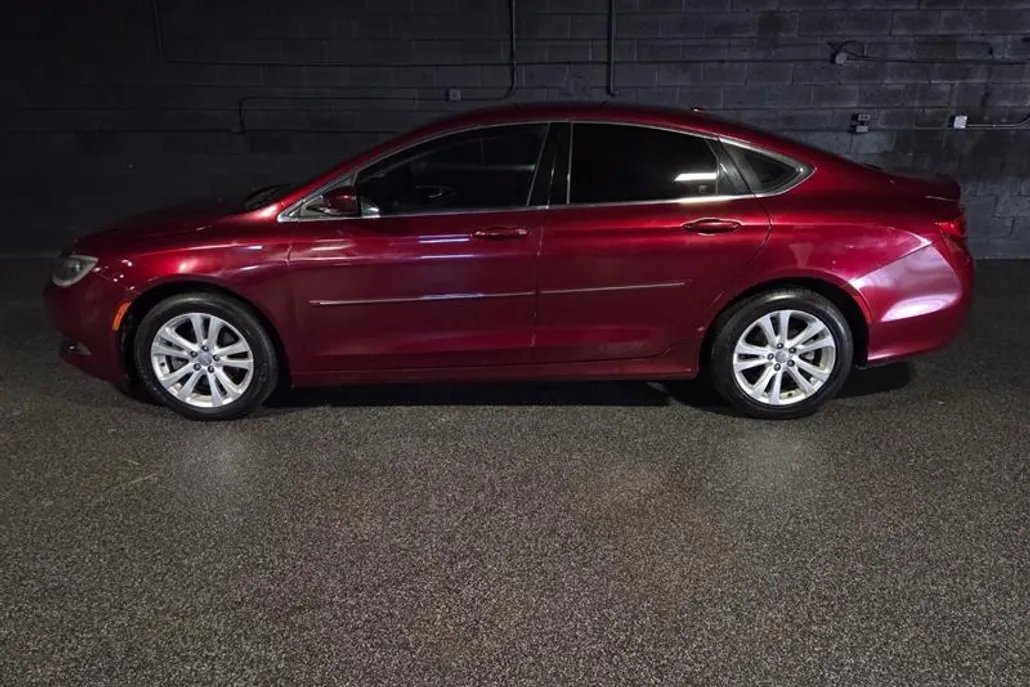 2015 Chrysler 200 Limited photo 1