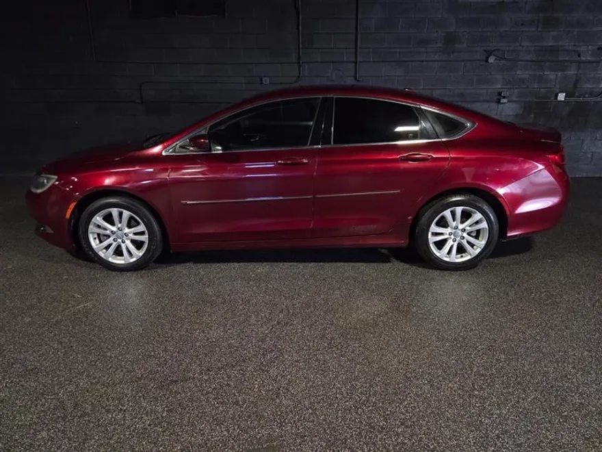2015 Chrysler 200 Limited photo 1