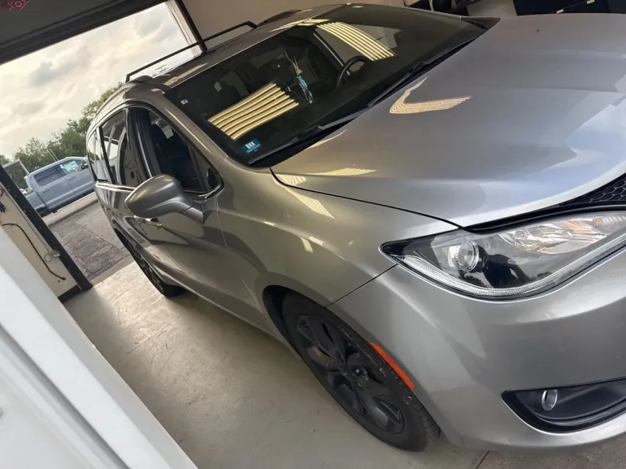 2018 Chrysler Pacifica Touring Plus photo 1