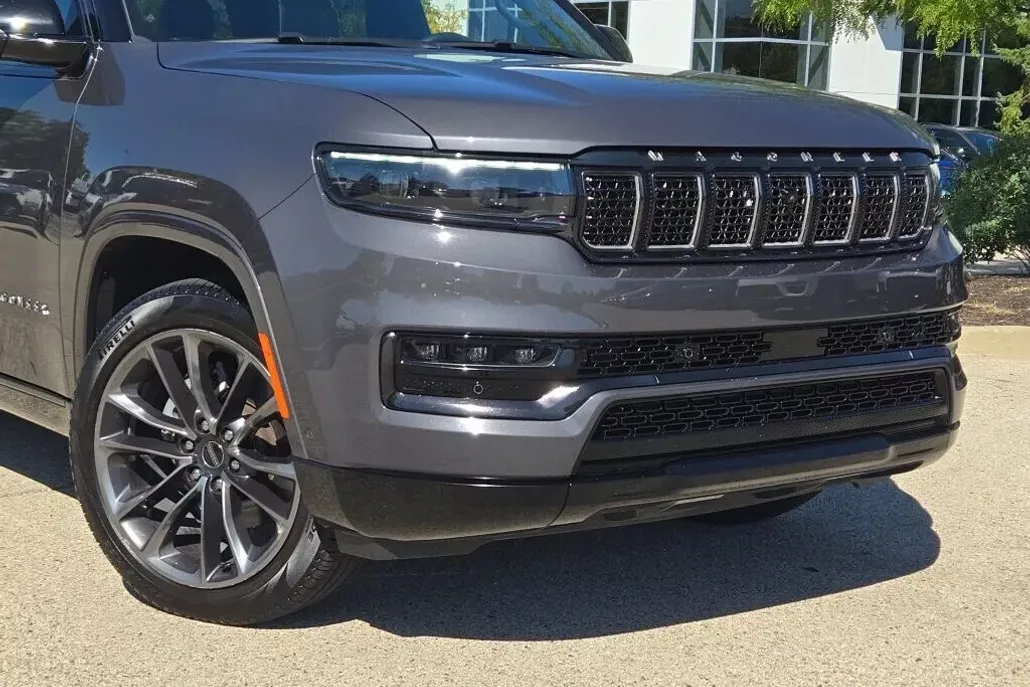 2024 Jeep Grand Wagoneer L II photo 1