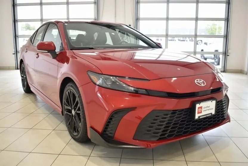 2025 Toyota Camry SE photo 1