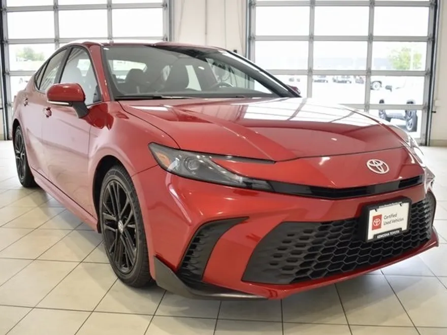 2025 Toyota Camry SE photo 1