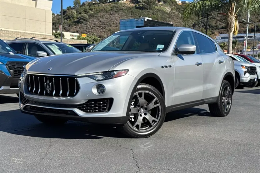2018 Maserati Levante Base photo 1