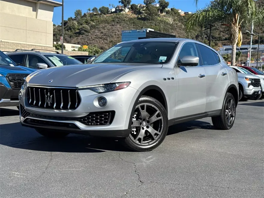 2018 Maserati Levante Base photo 1