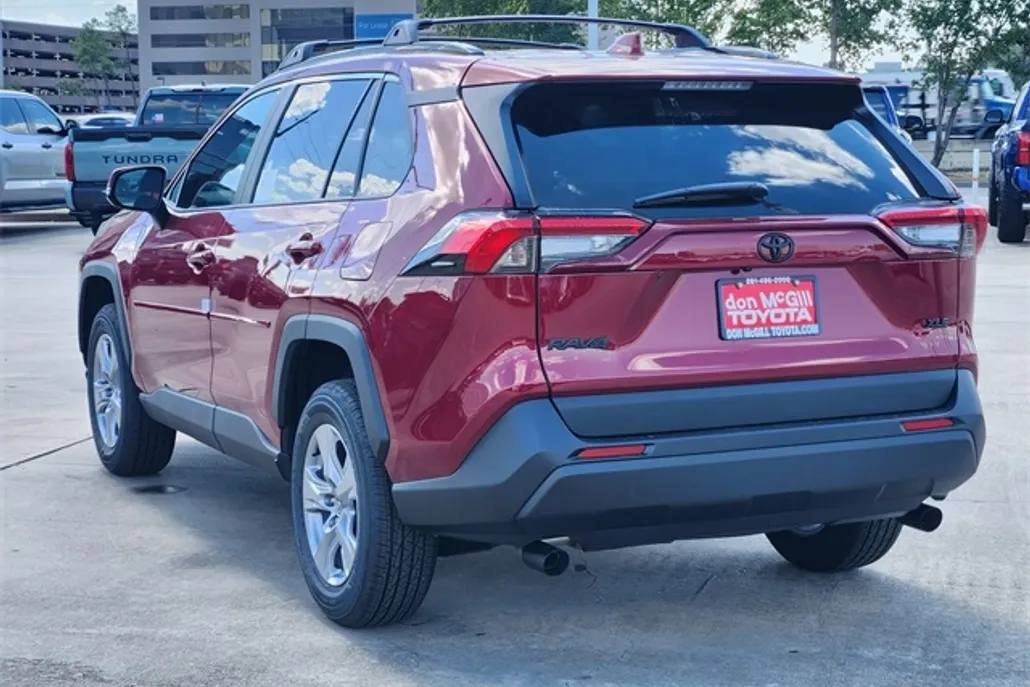 2025 Toyota RAV4 XLE photo 1