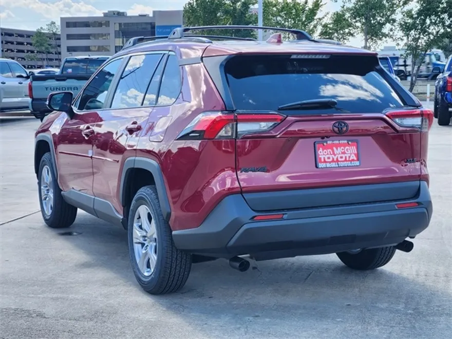 2025 Toyota RAV4 XLE photo 1