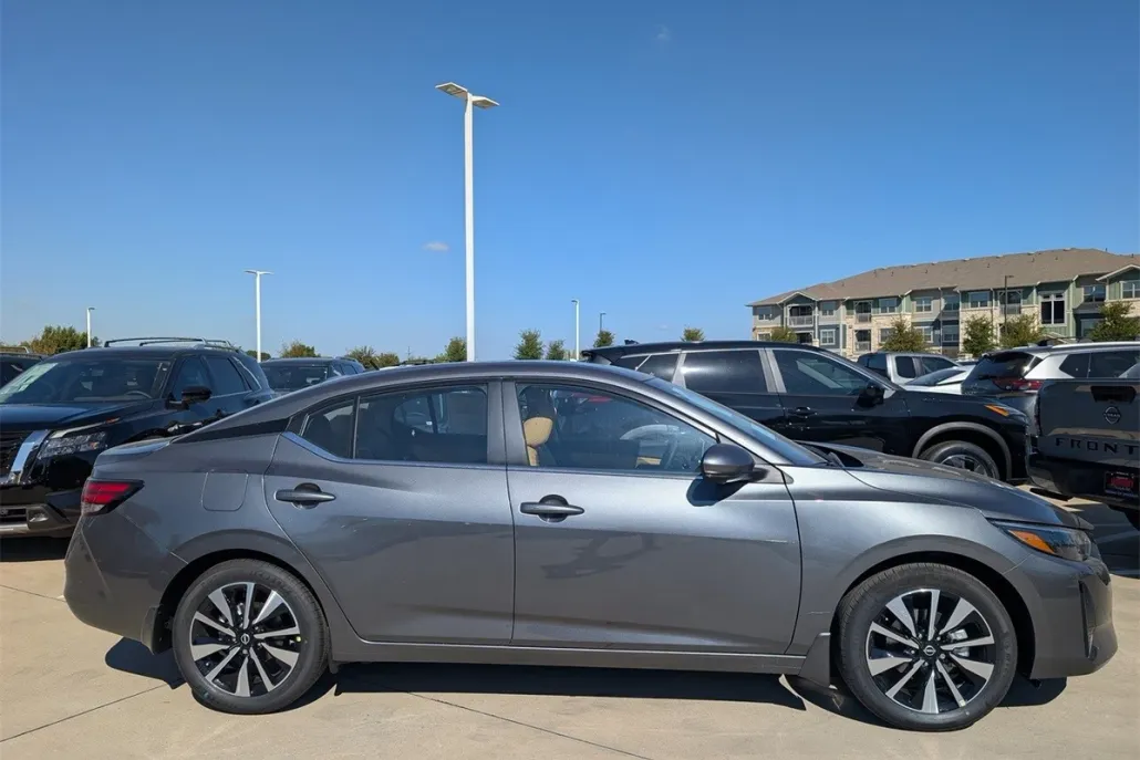 2025 Nissan Sentra SV photo 1