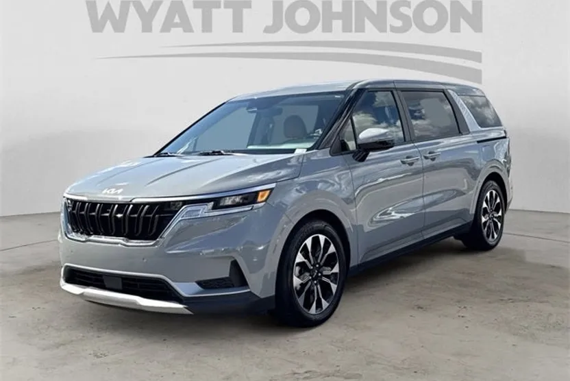 2024 Kia Carnival EX photo 1