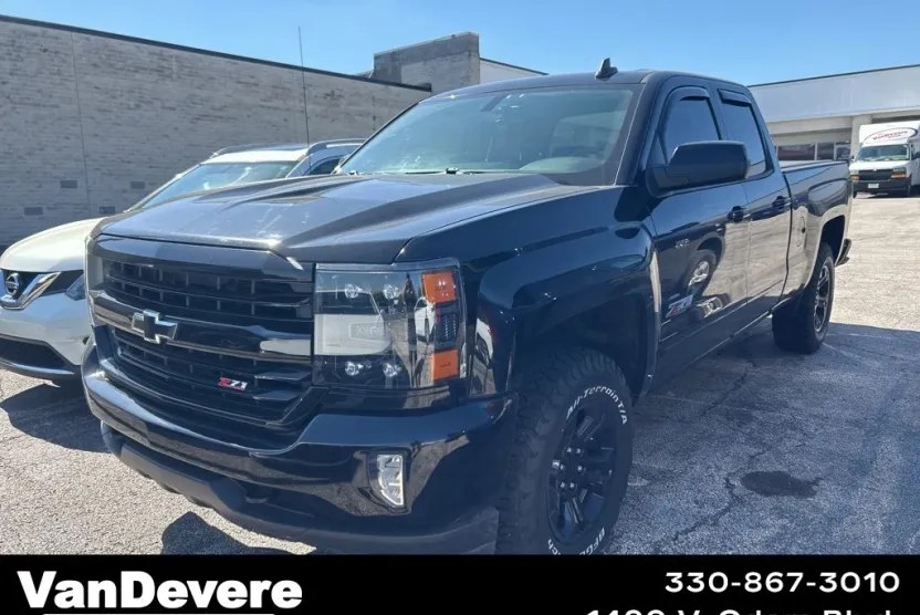 2018 Chevrolet Silverado 1500 LT photo 1