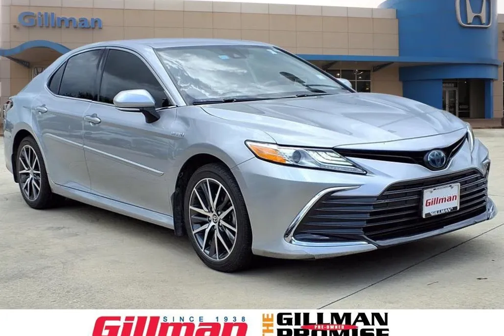 2021 Toyota Camry Hybrid XLE photo 1