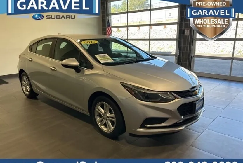 2017 Chevrolet Cruze LT photo 1