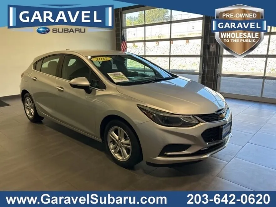 2017 Chevrolet Cruze LT photo 1