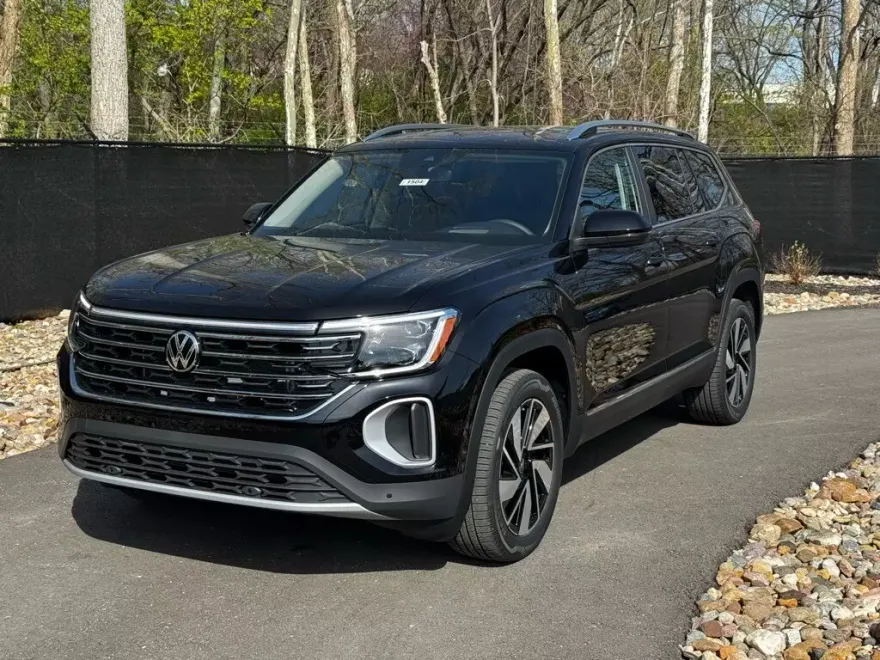 2025 Volkswagen Atlas SEL photo 1