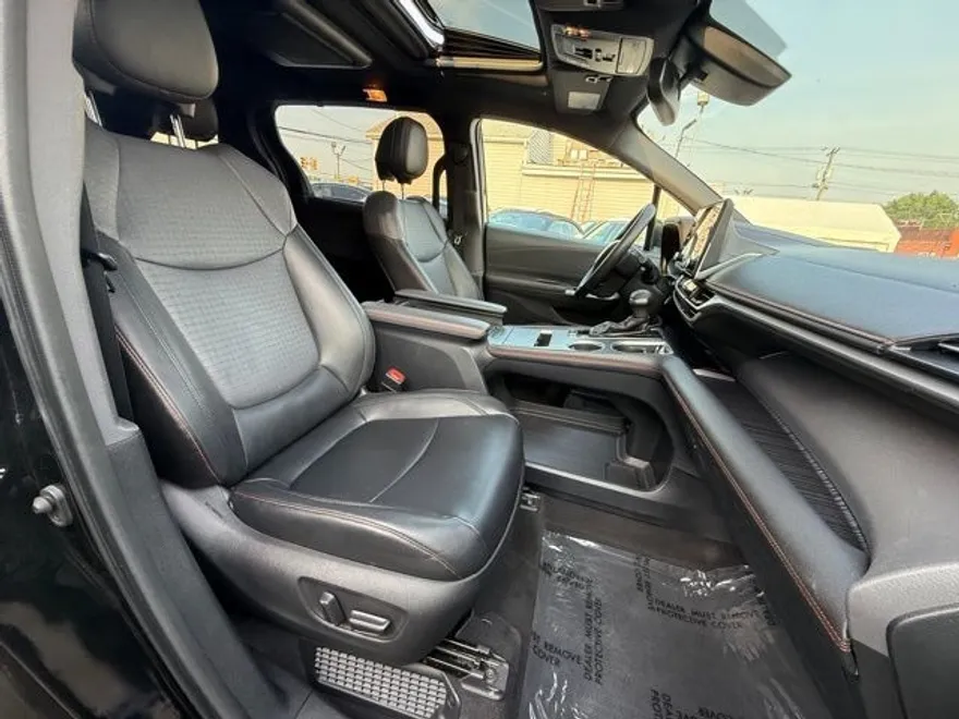 2022 Toyota Sienna XSE photo 28