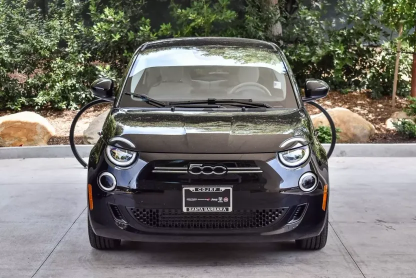 2025 Fiat 500e La Prima photo 1