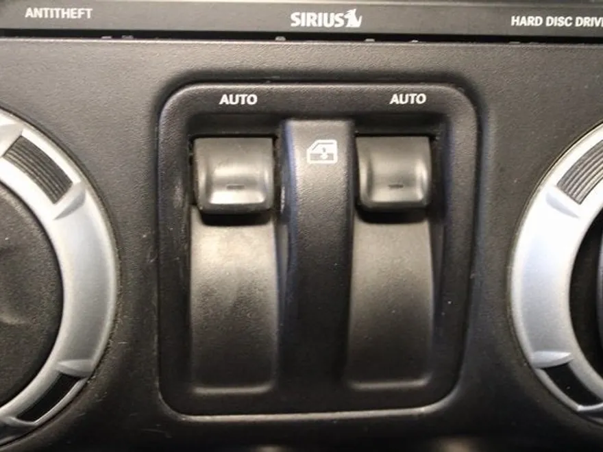 2014 Jeep Wrangler Sahara photo 15
