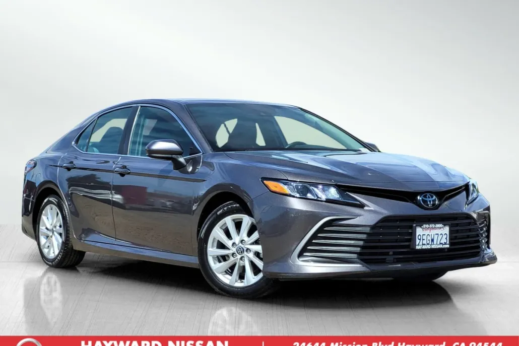 2023 Toyota Camry LE photo 1