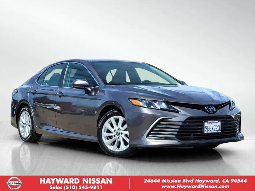 2023 Toyota Camry LE photo 1