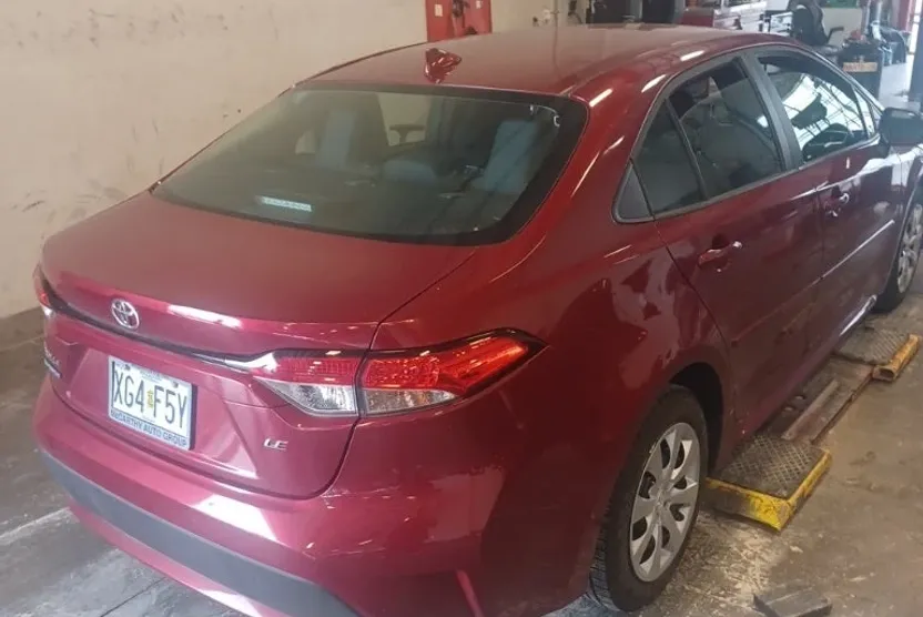 2022 Toyota Corolla LE photo 1