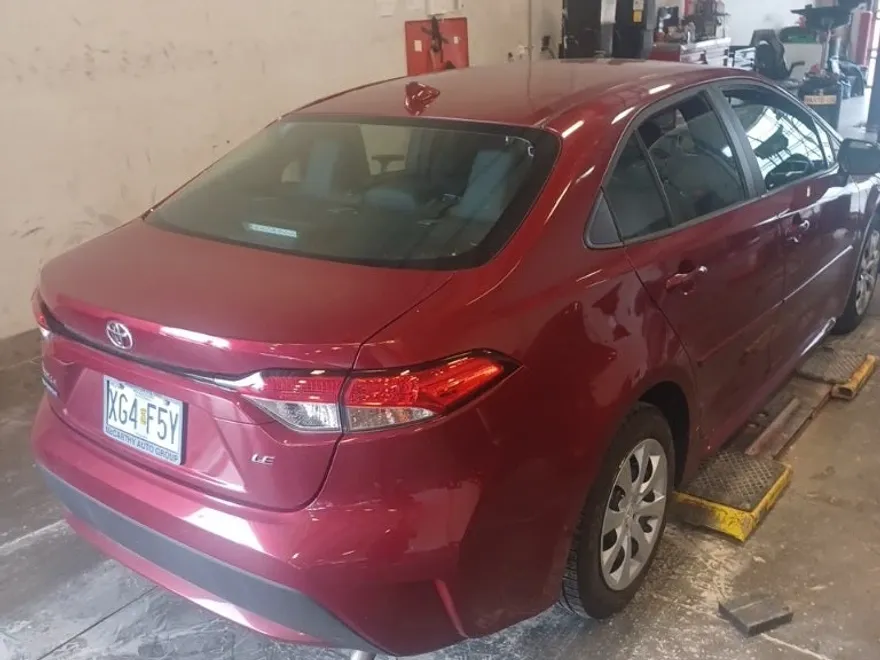 2022 Toyota Corolla LE photo 1