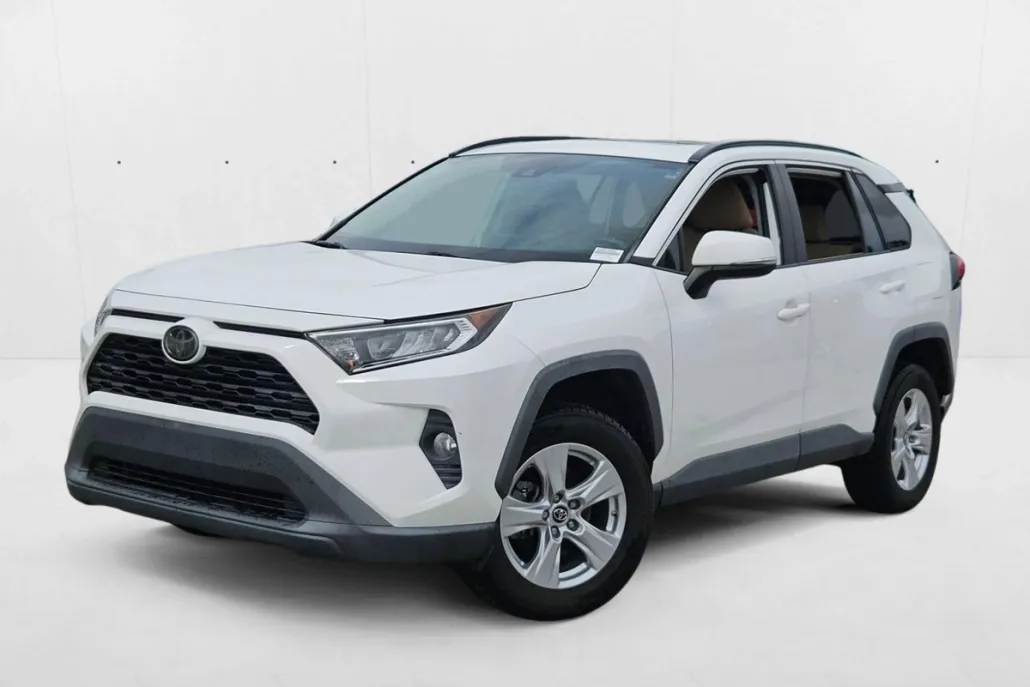 2019 Toyota RAV4 XLE photo 1