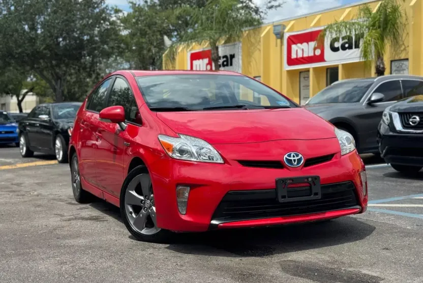 2015 Toyota Prius Five photo 1