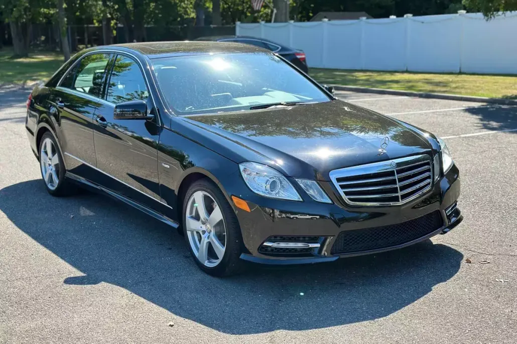 2012 Mercedes Benz E 4MATIC photo 1