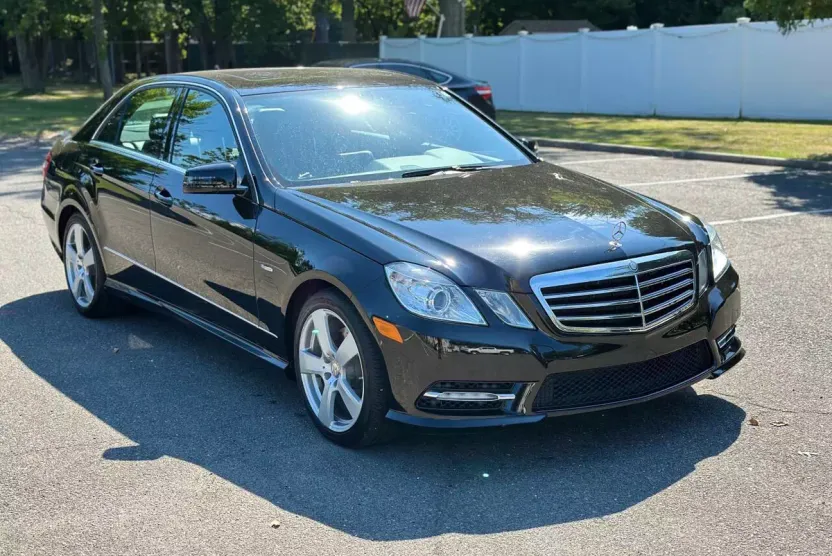 2012 Mercedes Benz E 4MATIC photo 1