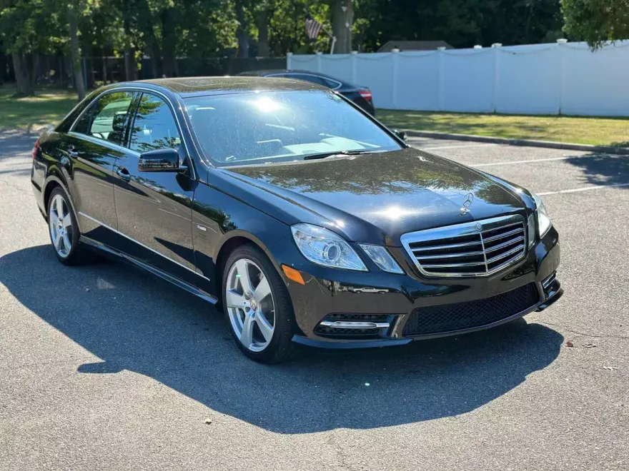 2012 Mercedes Benz E 4MATIC photo 1