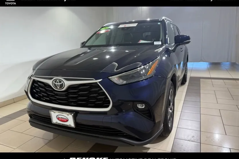 2022 Toyota Highlander XLE photo 1