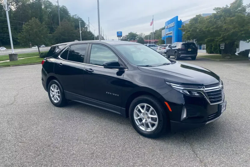 2023 Chevrolet Equinox LT photo 1