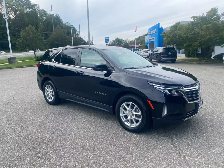 2023 Chevrolet Equinox LT photo 1