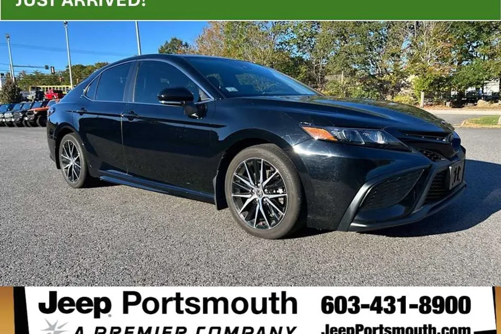 2022 Toyota Camry SE photo 1