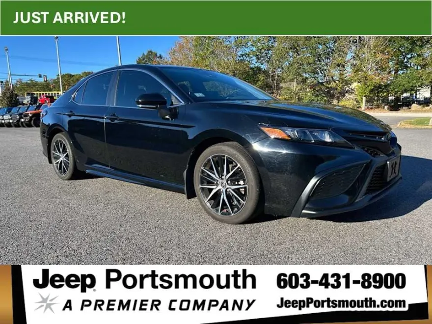 2022 Toyota Camry SE photo 1