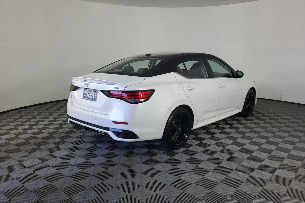 2024 Nissan Sentra SR photo 1