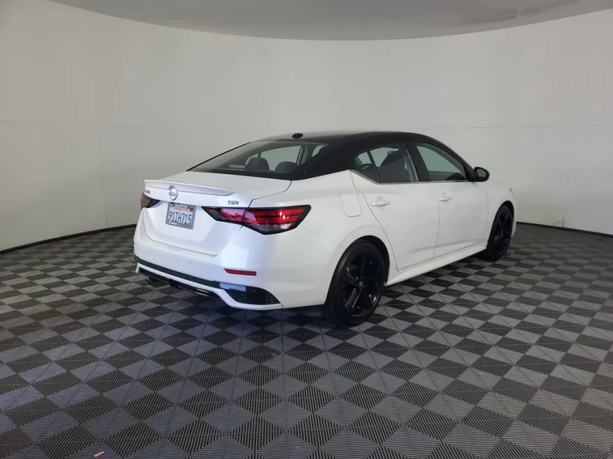 2024 Nissan Sentra SR photo 1