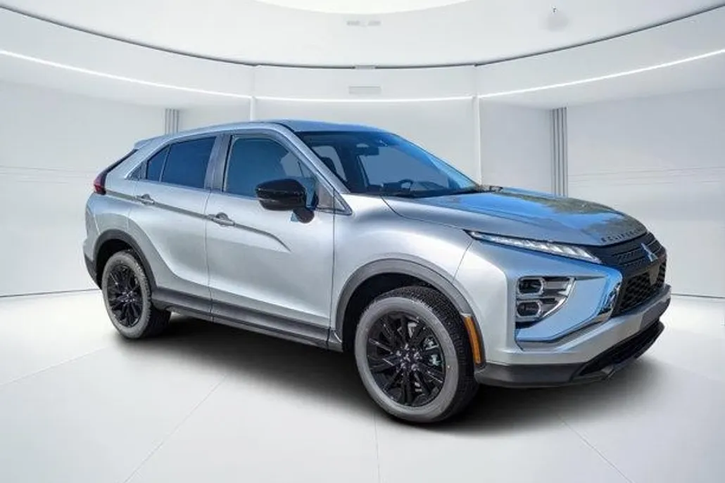 2025 Mitsubishi Eclipse Cross LE photo 1