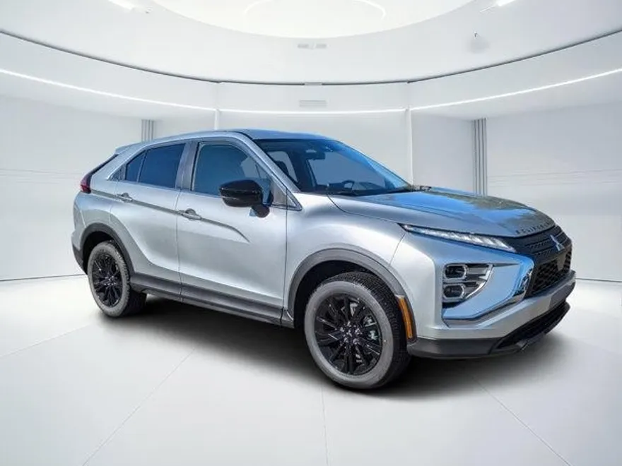 2025 Mitsubishi Eclipse Cross LE photo 1