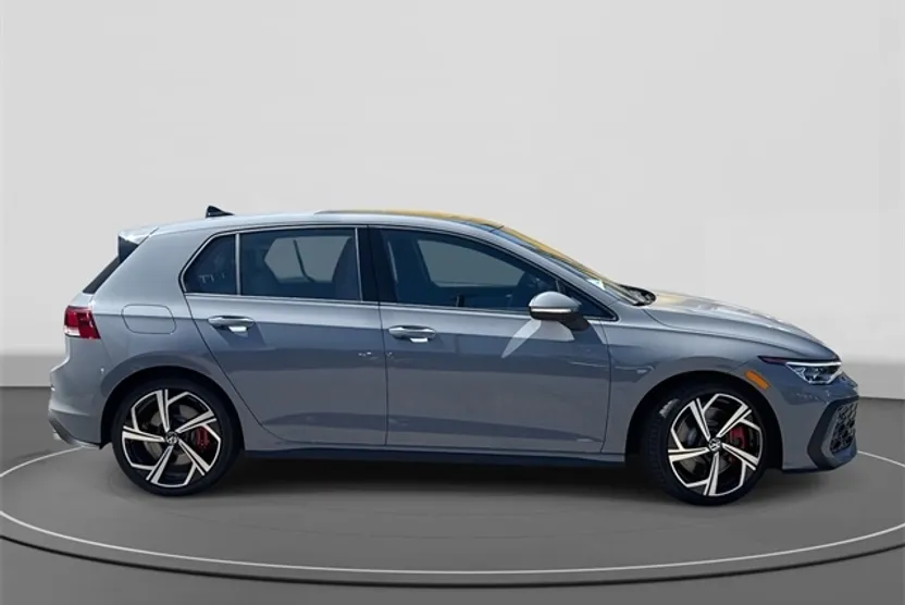 2025 Volkswagen Golf GTI SE photo 1
