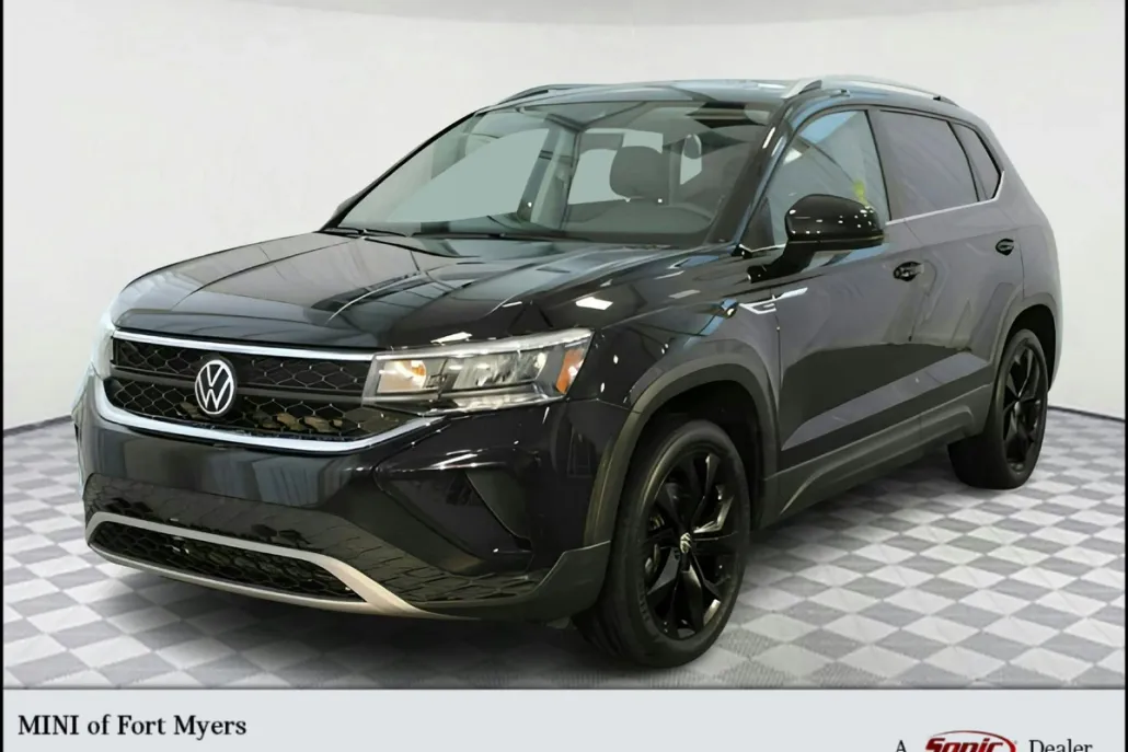 2023 Volkswagen Taos SE photo 1