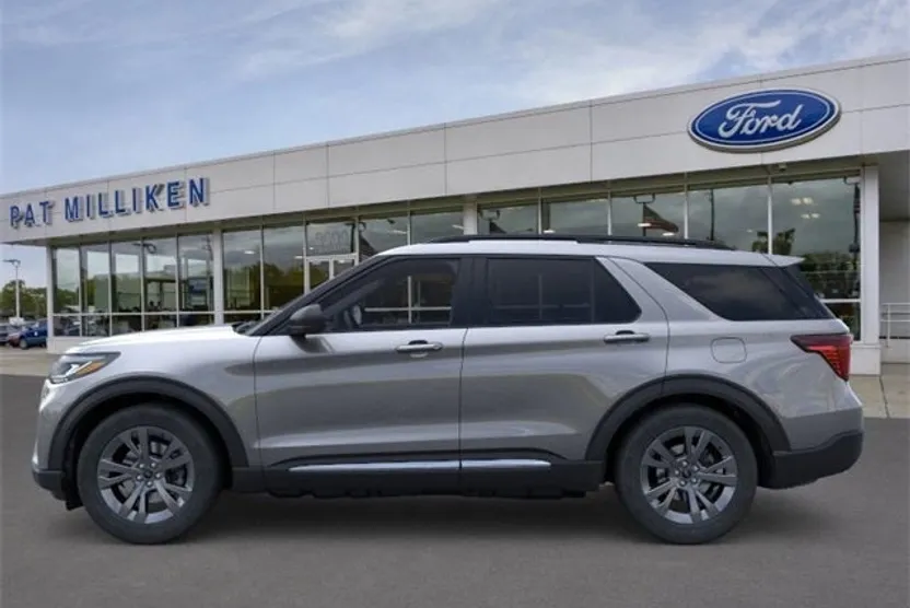 2025 Ford Explorer photo 1