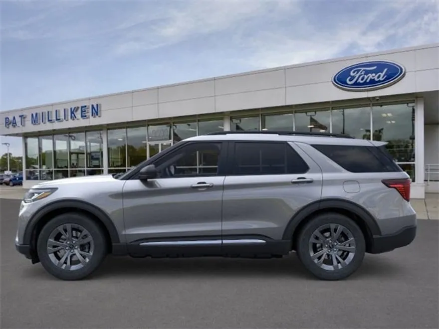 2025 Ford Explorer photo 1