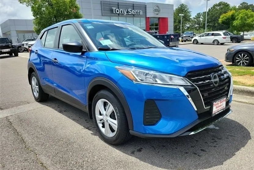 2025 Nissan Kicks Play S photo 1