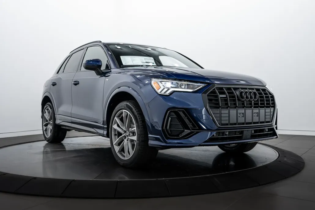 2025 Audi Q3 S line Premium photo 1