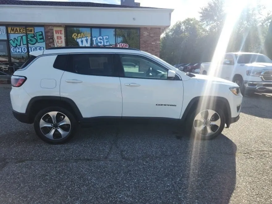 2017 Jeep Compass Latitude photo 1
