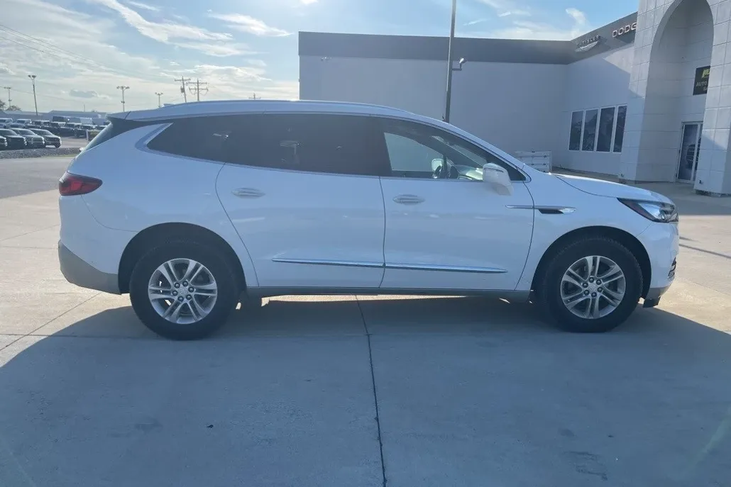 2020 Buick Enclave Essence photo 1