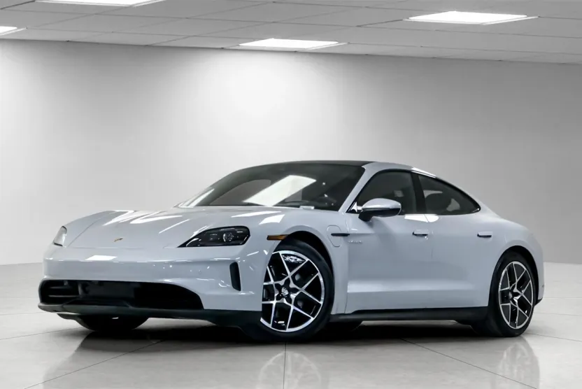 2025 Porsche Taycan photo 1
