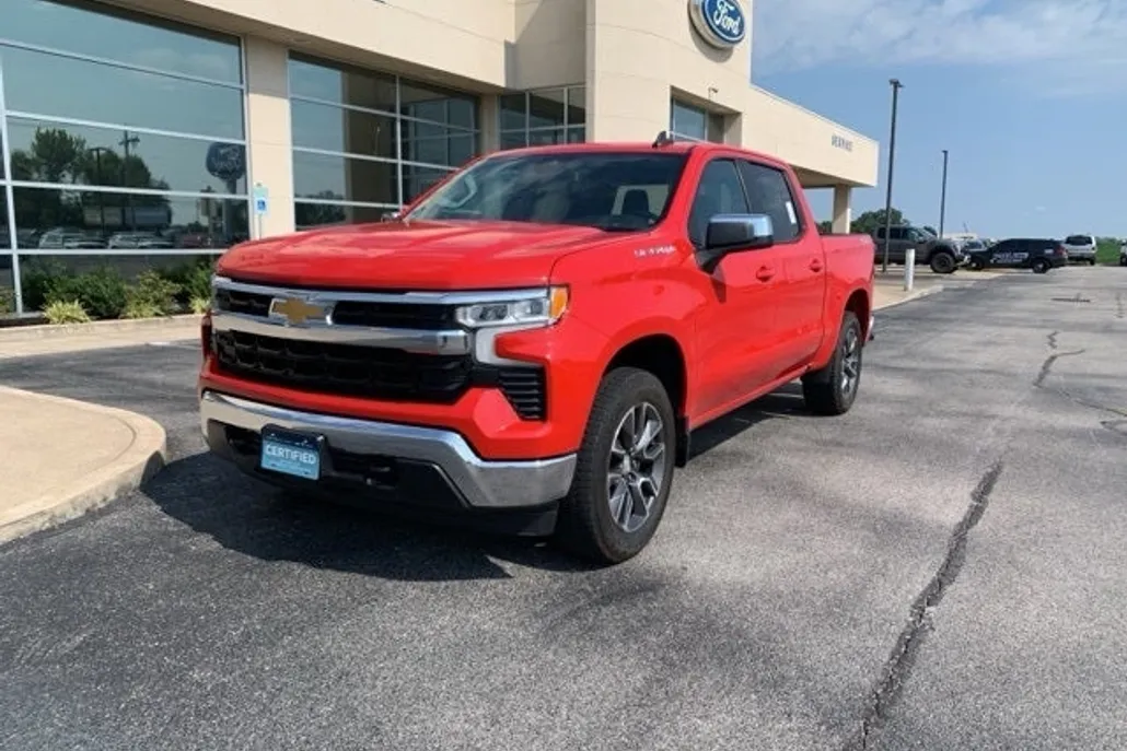 2022 Chevrolet Silverado 1500 LT photo 1