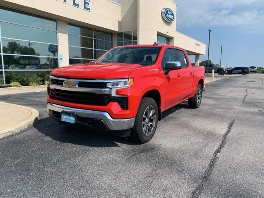 2022 Chevrolet Silverado 1500 LT photo 1
